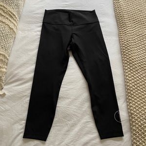 Wunder Under High-Rise Tight 25" w/ spin logo